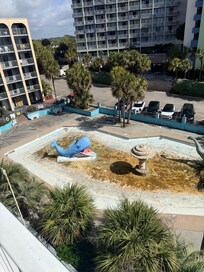 The rusted kitty pool