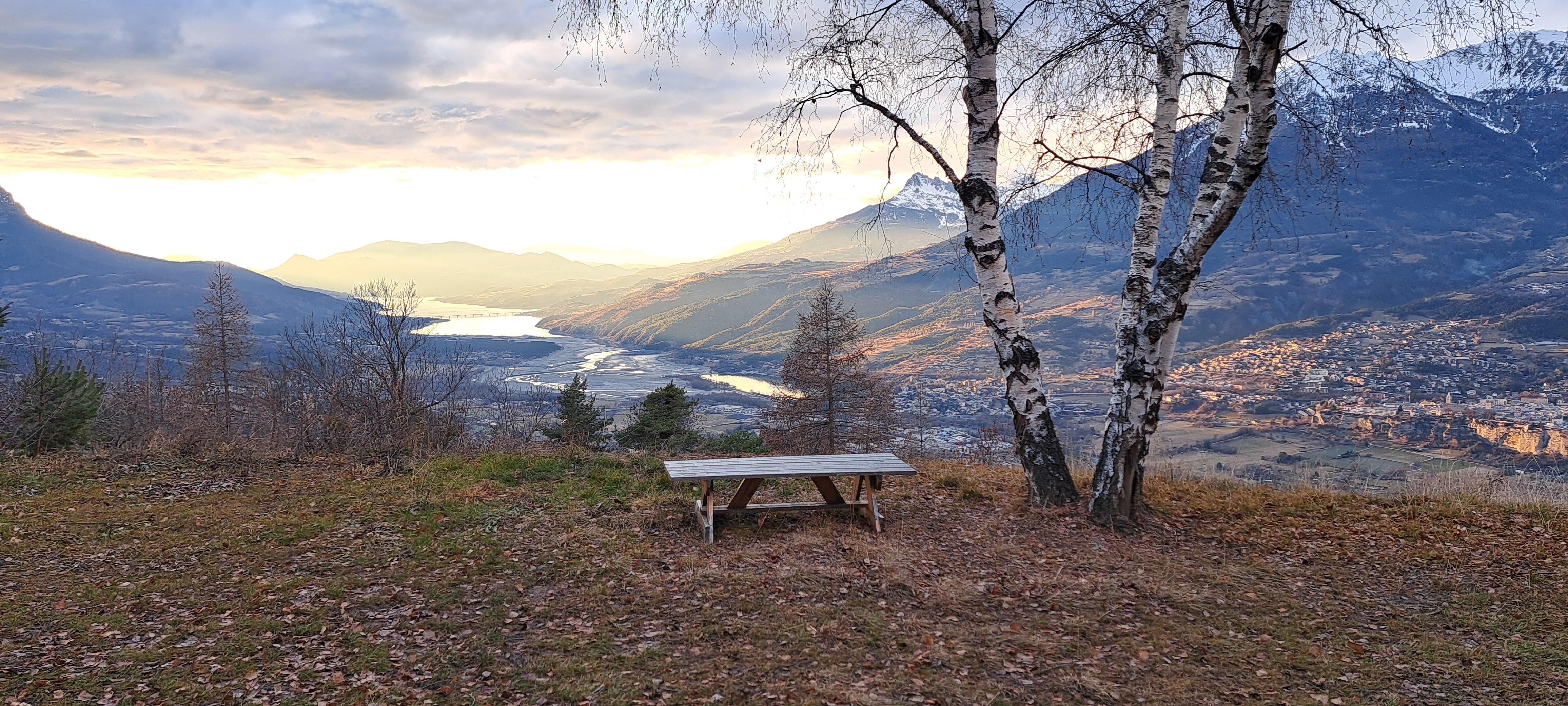 la vue depuis le séjour et terrasse sur le lac