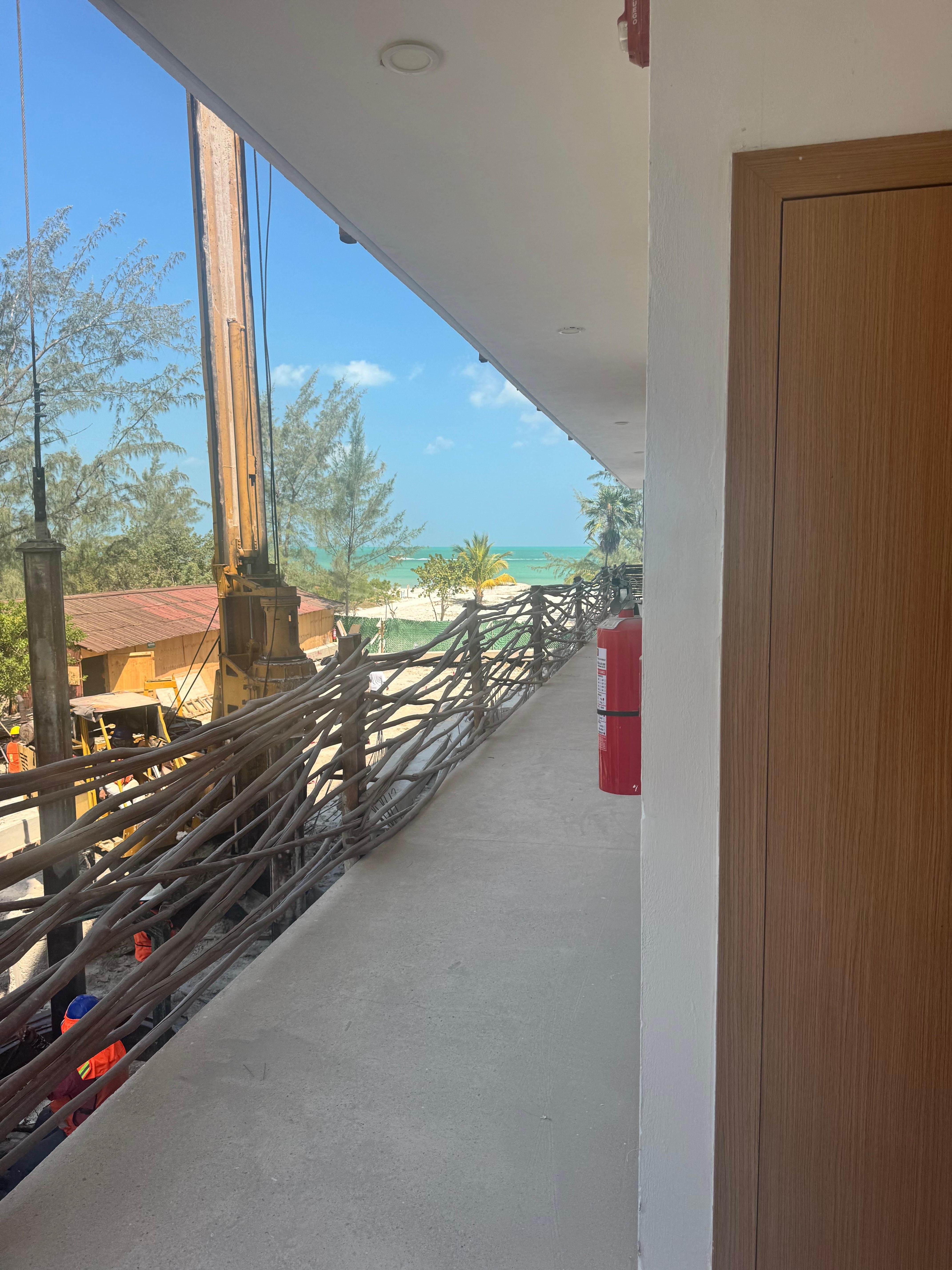 Vu sur le chantier de construction donnant directement sur les chambre