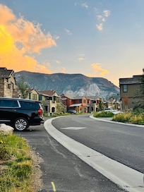 Even the neighborhood comes with a view.