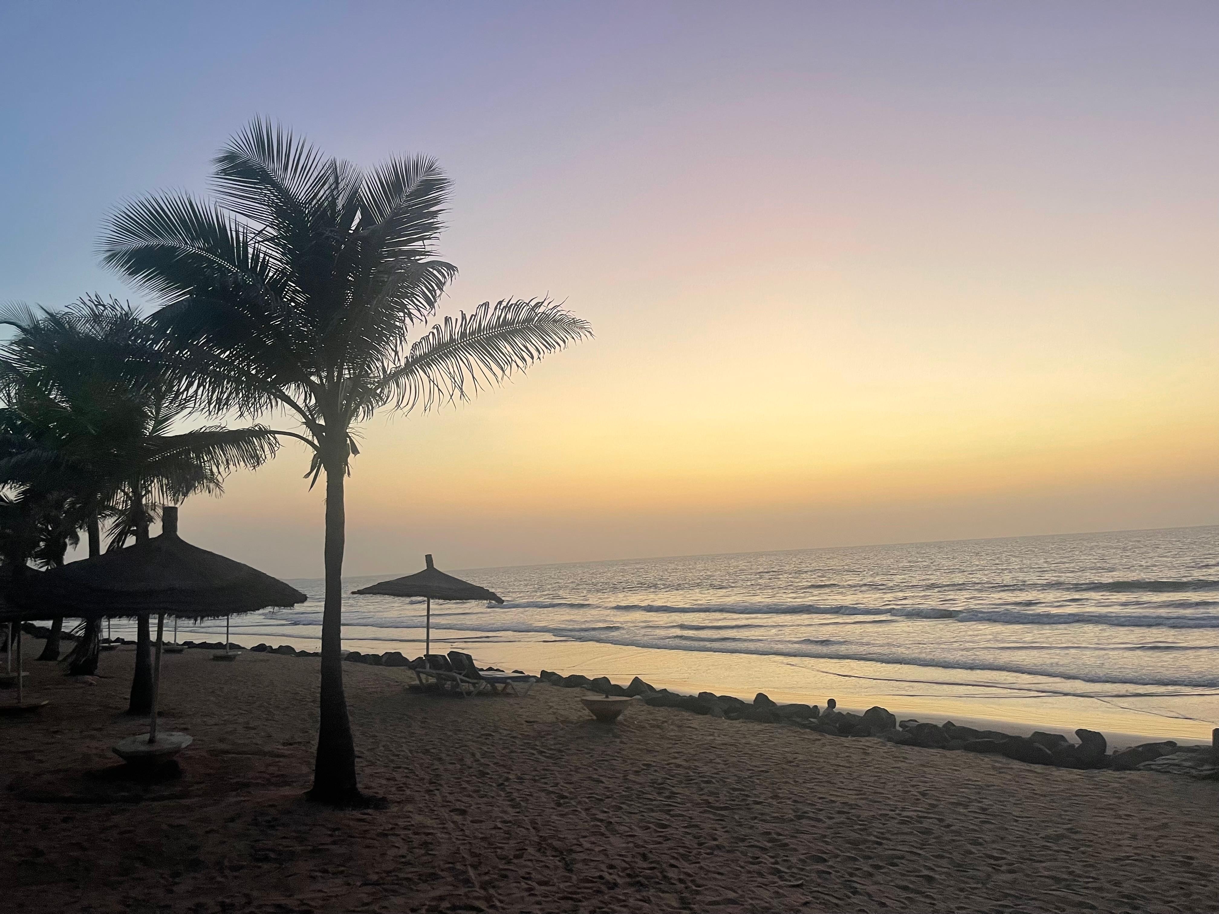 Private Beach with free sunchairs ( inkl. matres) and ambrellas. Wunderfull sunset 