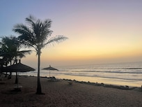 Private Beach with free sunchairs ( inkl. matres) and ambrellas. Wunderfull sunset