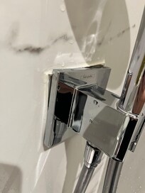 Loose shower fixture