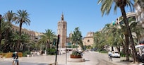 La Plaza del Reina (hotel is to the left of frame)