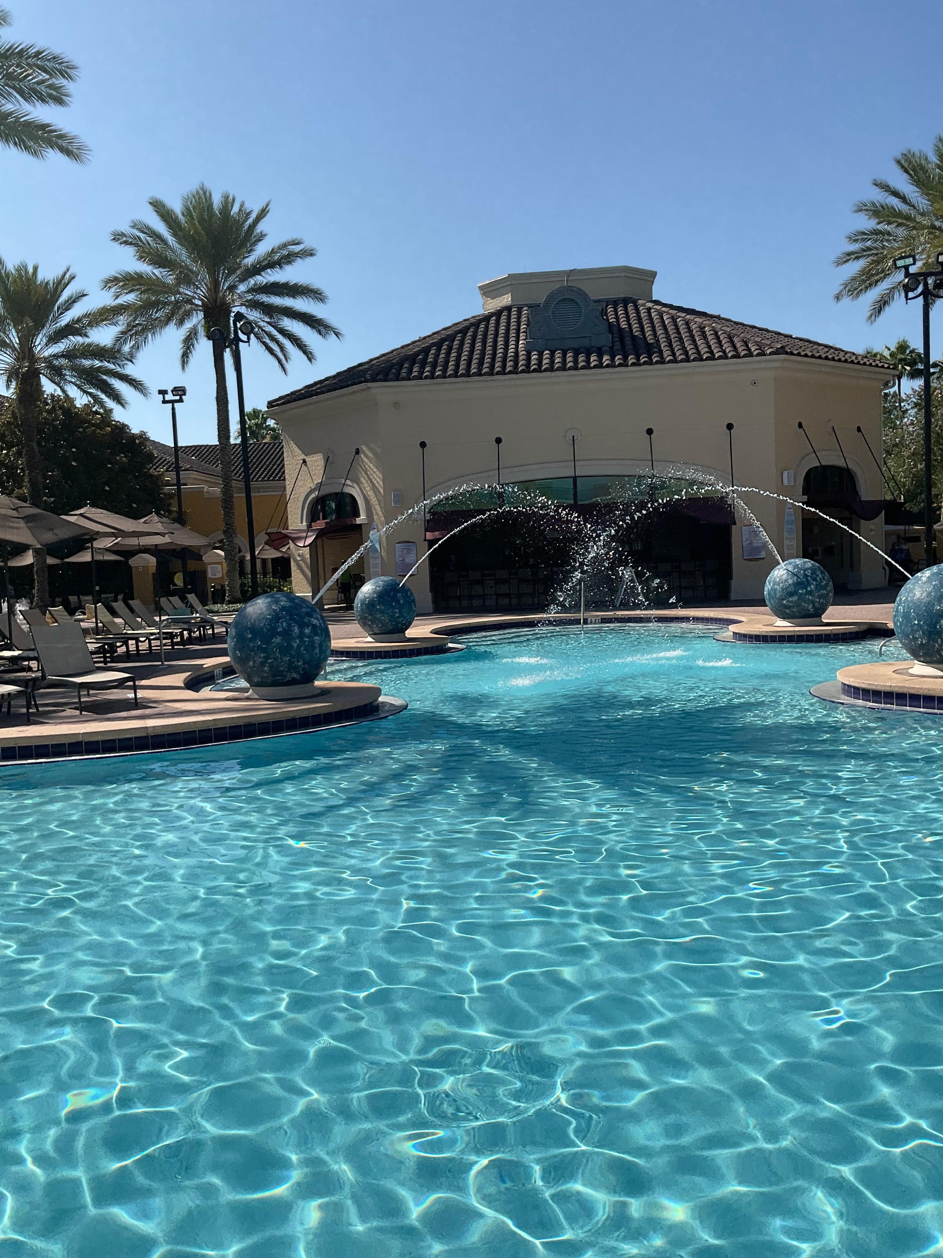 Pool is very nice and conform 