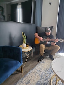 The wall guitar was fully playable and in tune. A pleasant surprise.