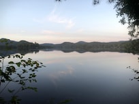 Coucher de soleil sur le bord du lac