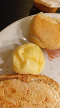 O café da manhã - Experimentem o pão de queijo e o bolo de cenoura 😜