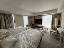 Twin deluxe corner room on 2nd floor.