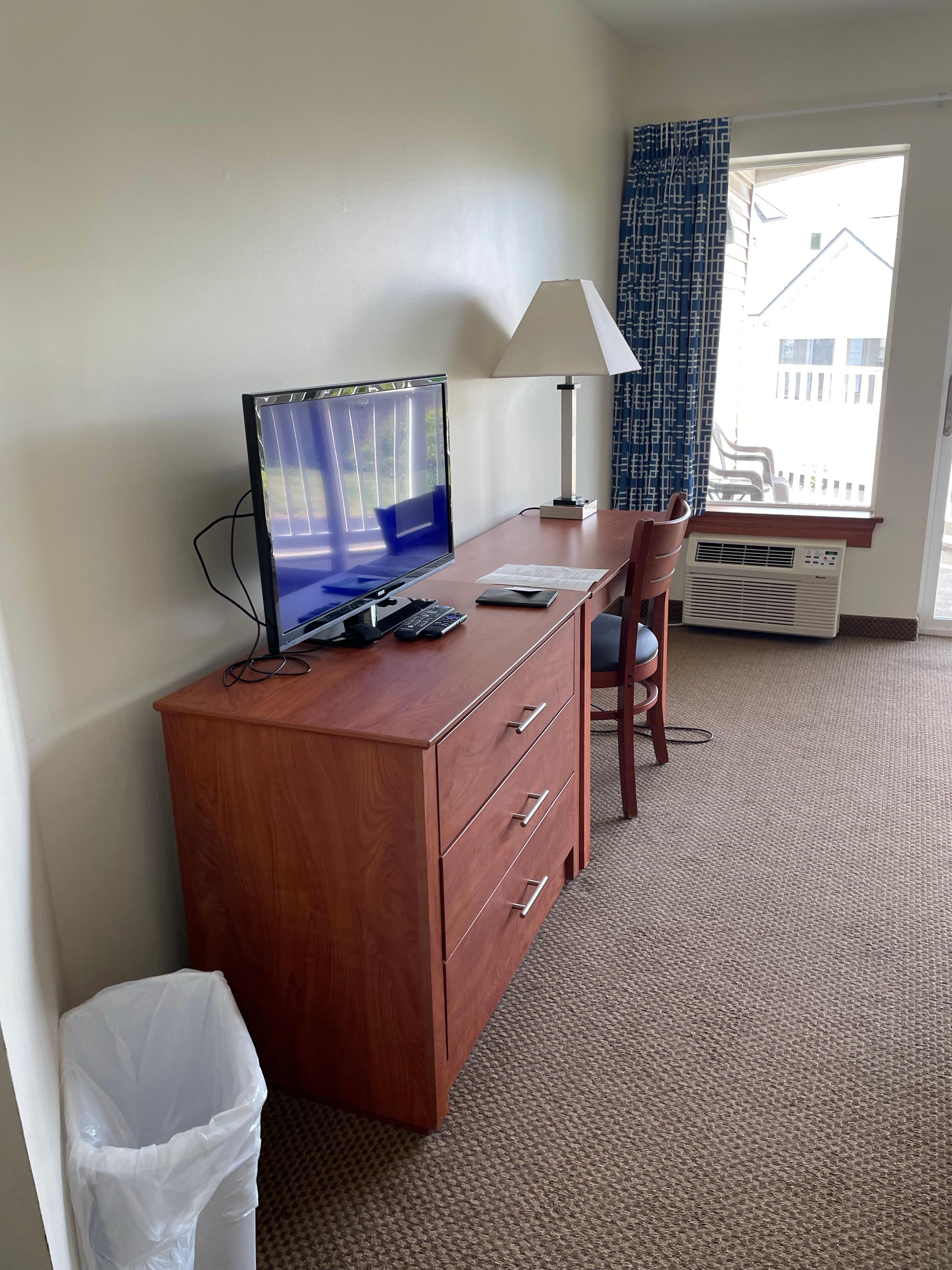 Working desk and tv