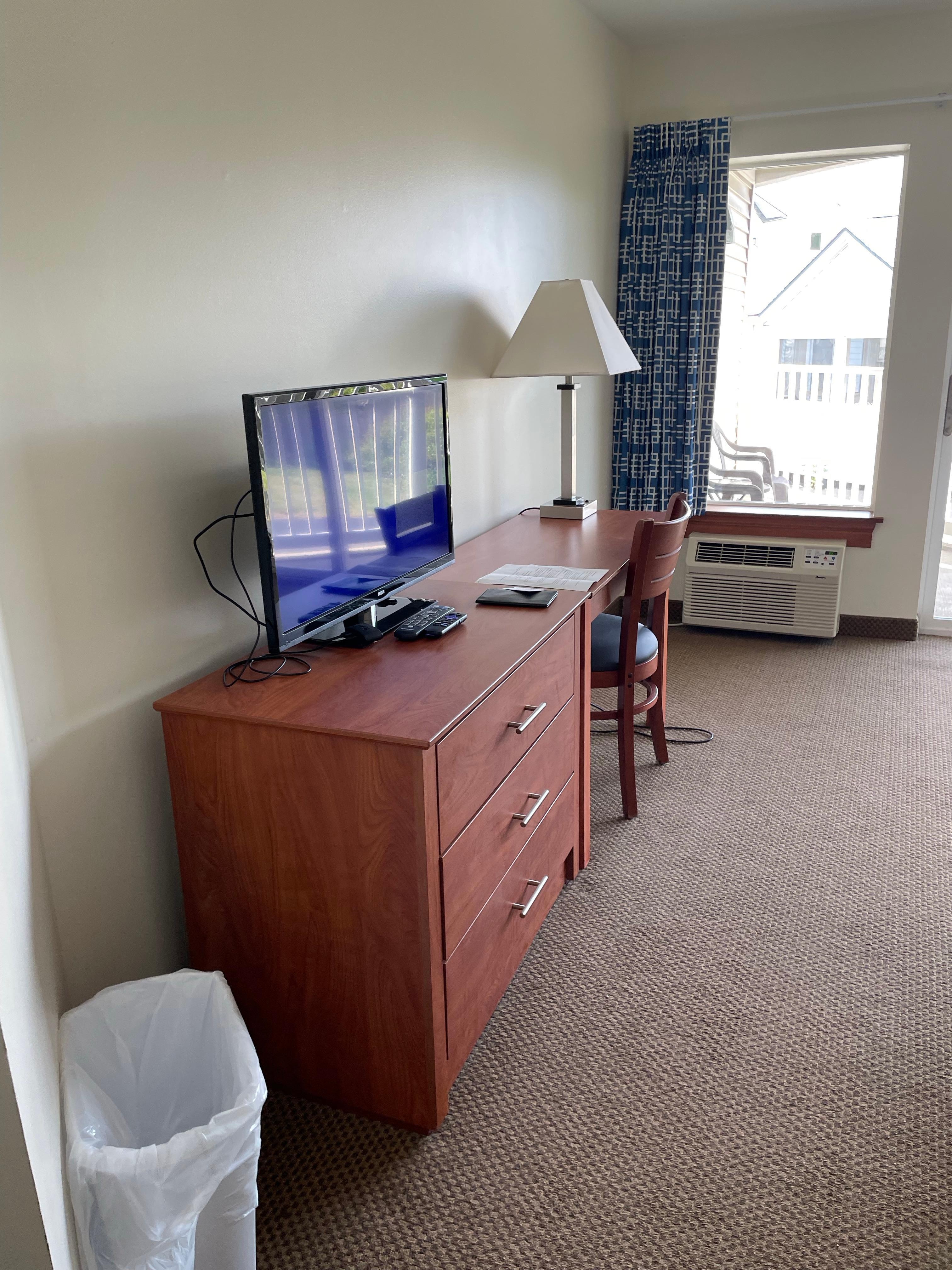 Working desk and tv