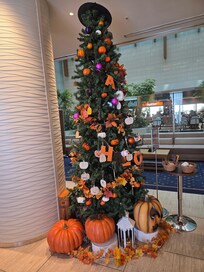 Deco on main lobby