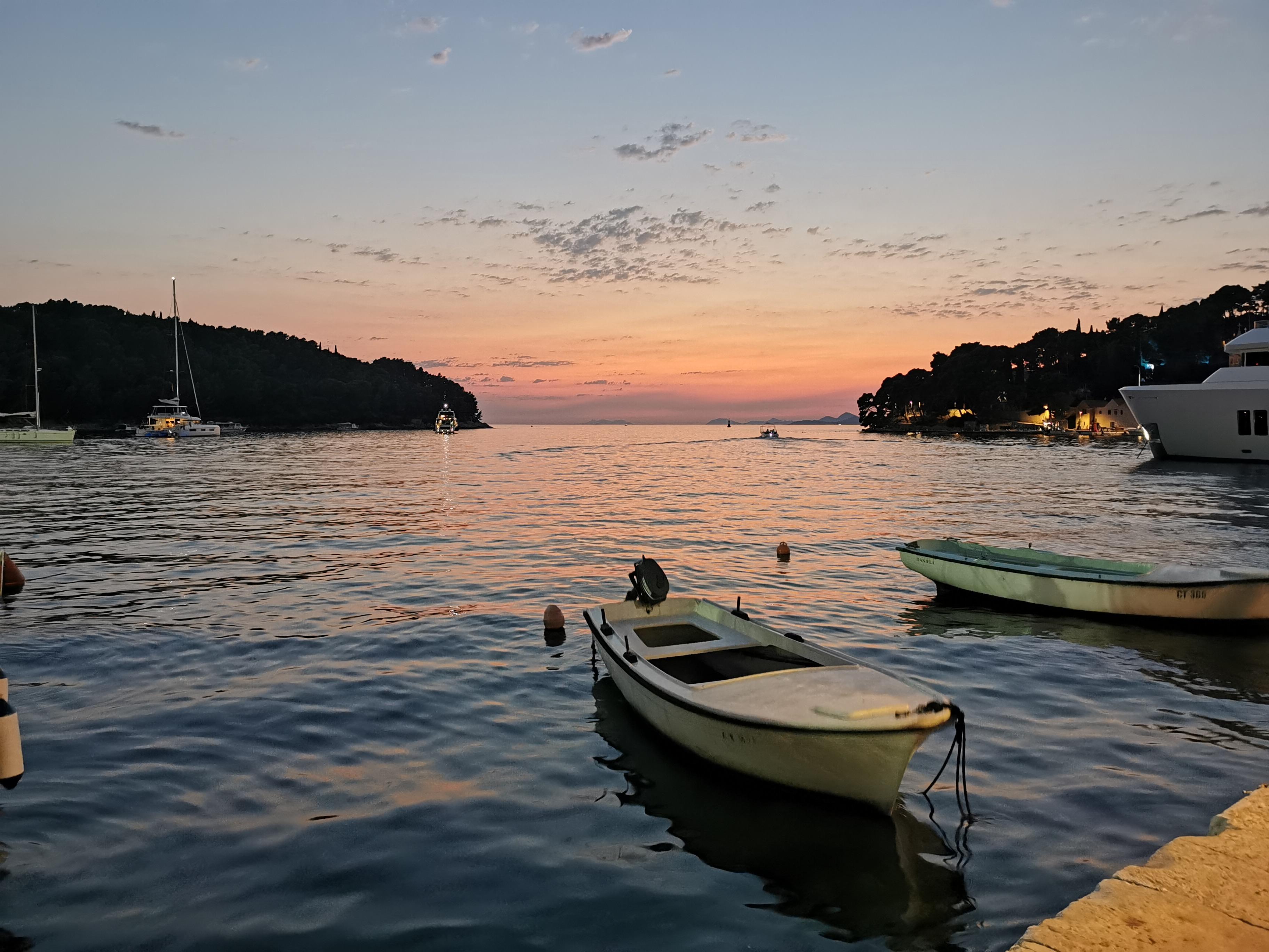 Sunset down at the harbour 