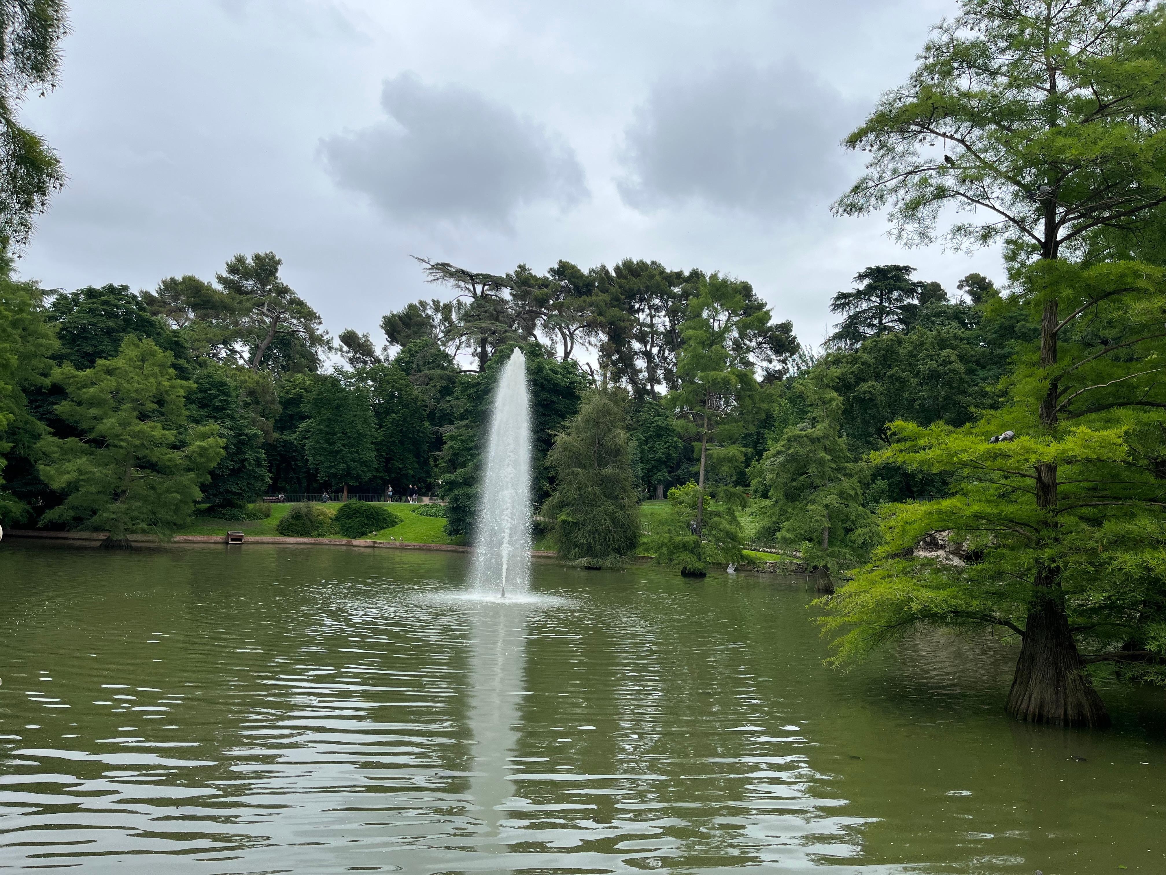 super bien ubicado, cerca del Museo del Prado, y a unas cuadras del Parque del Retiro