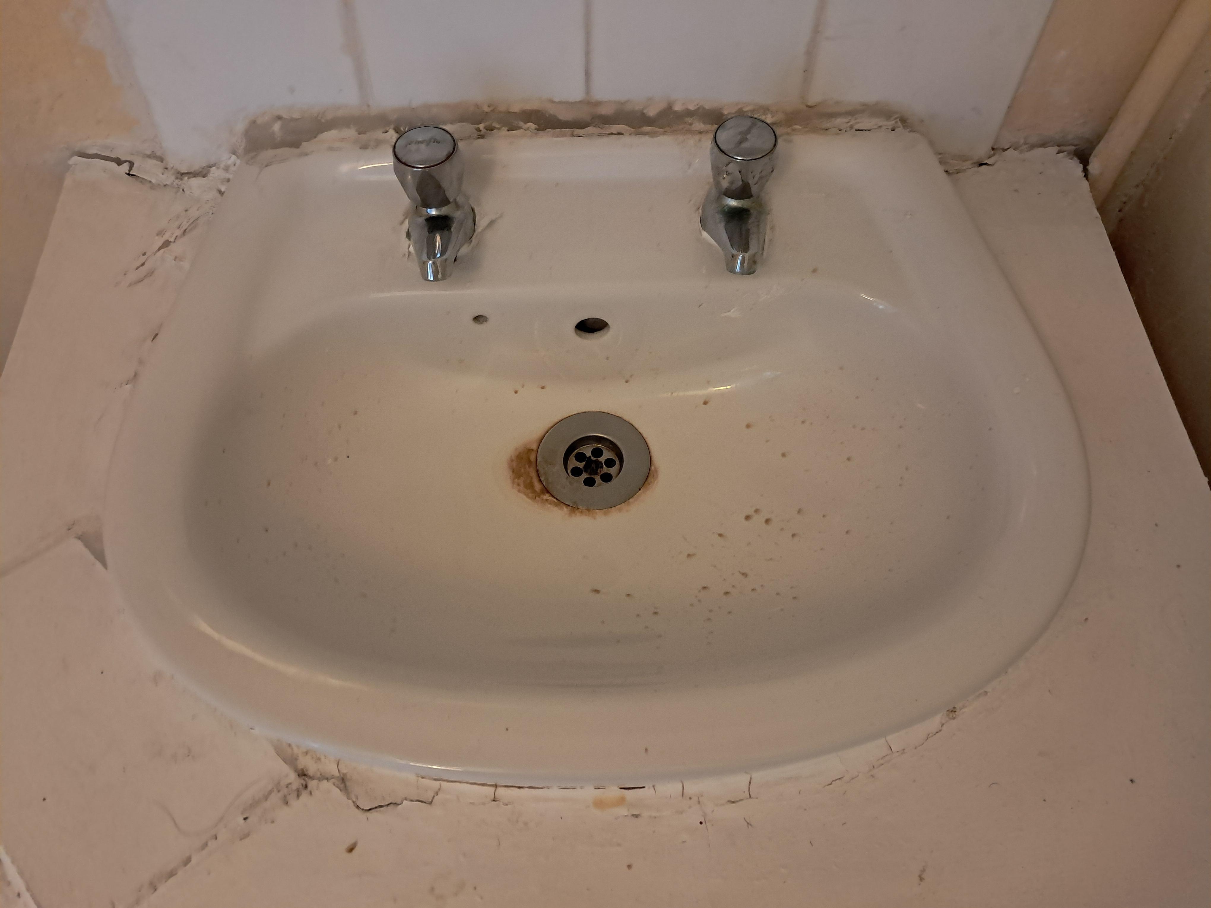 Unusable as without water and dirty