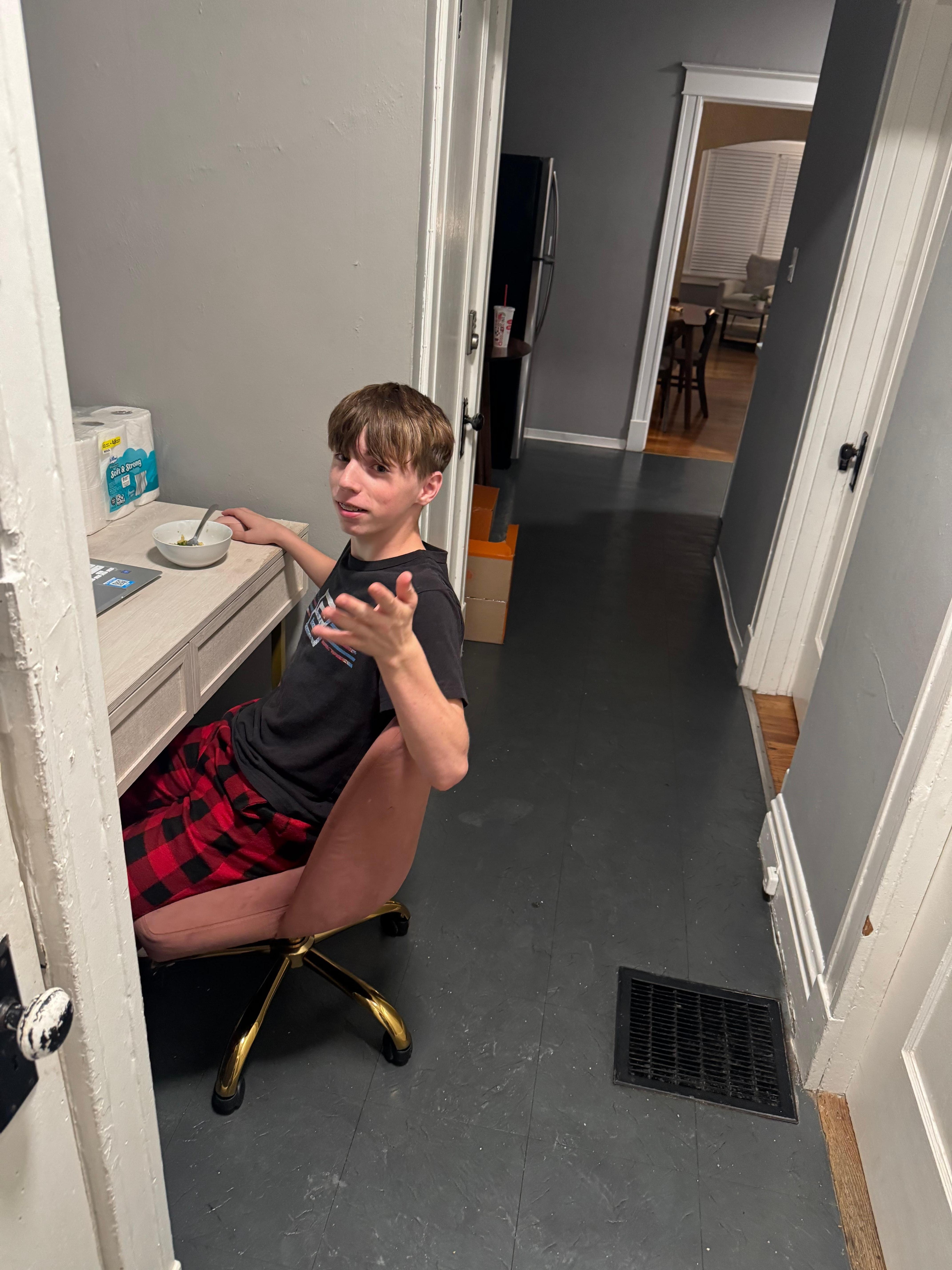 Nice desk area for work. 