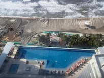 Great infinity pool!