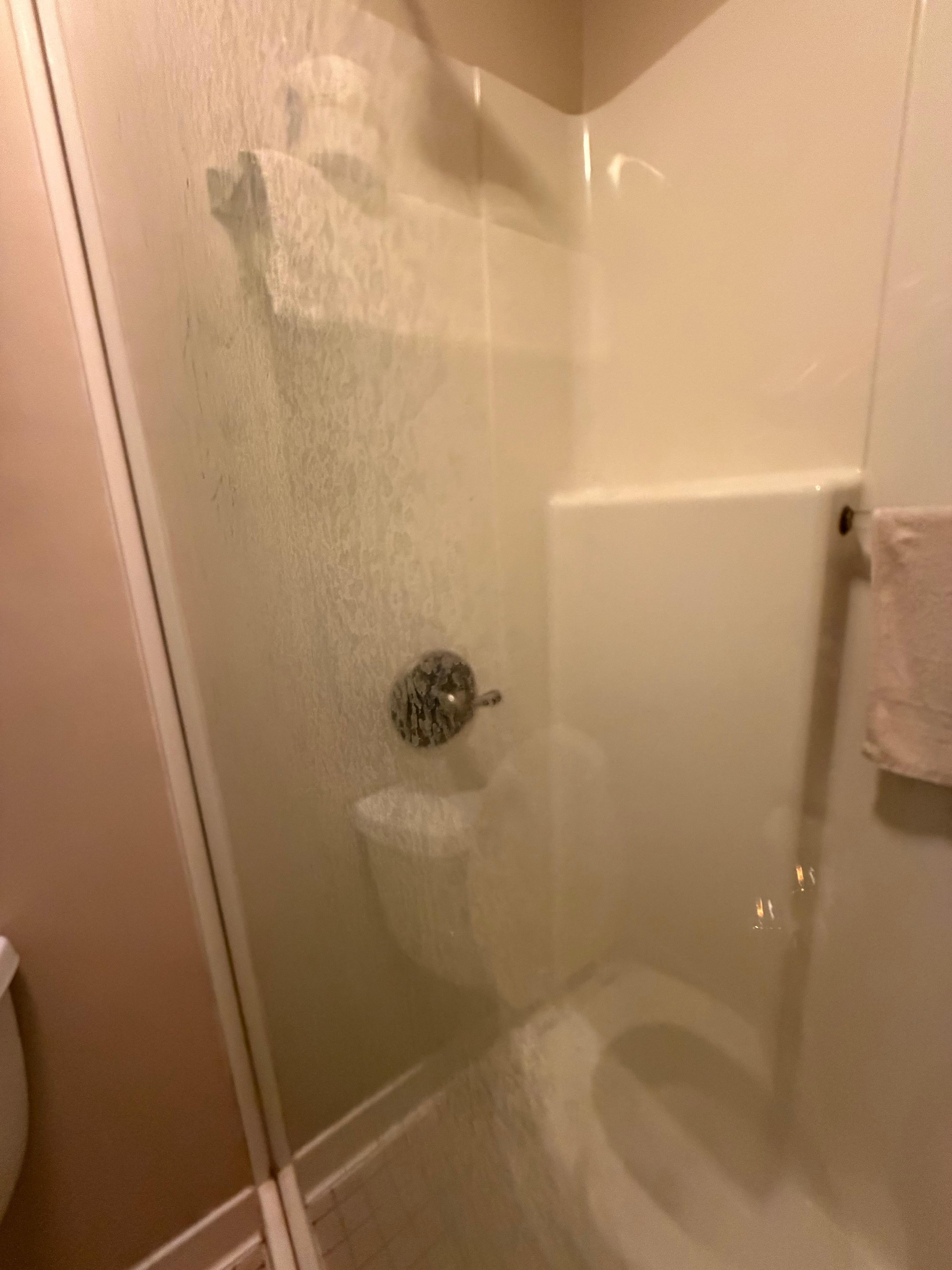 Shower glass not cleaned well 