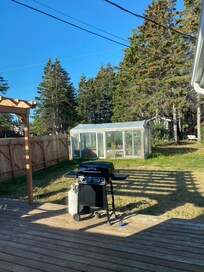 Terrasse à l'arrière du chalet