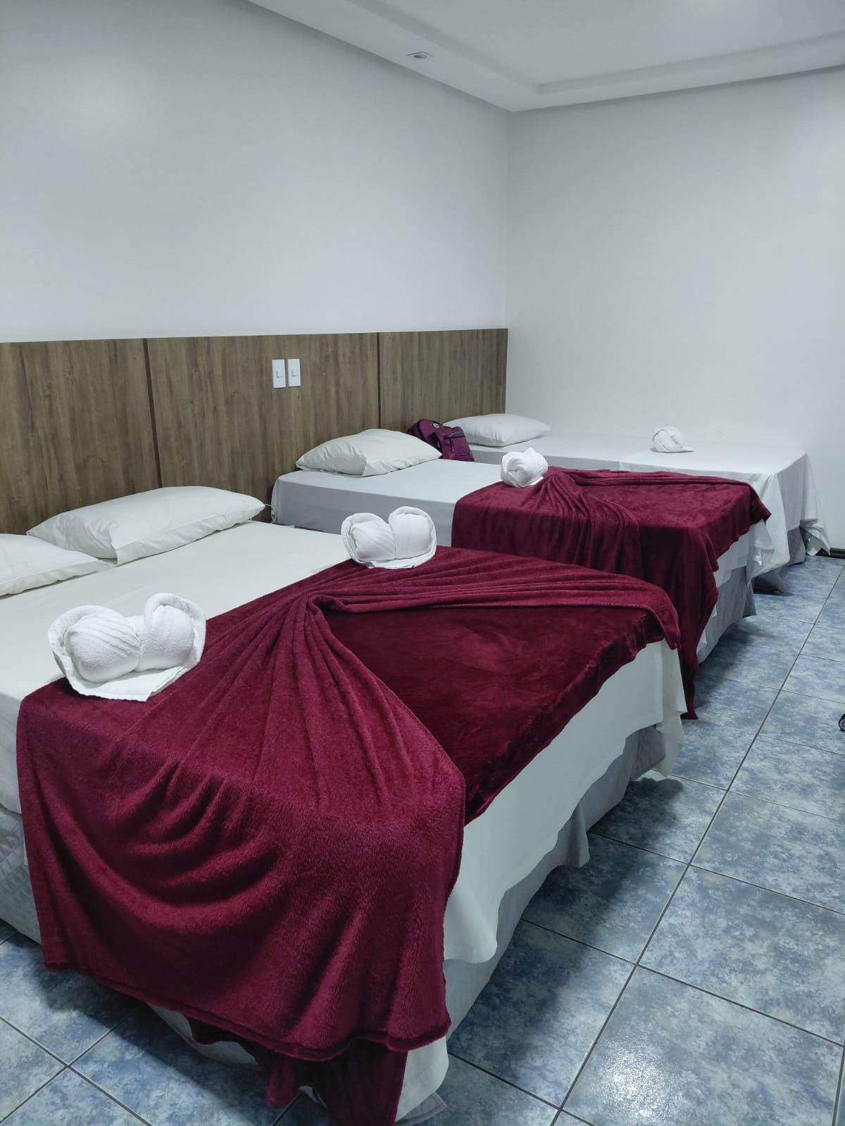 Chegamos no quarto, já no segundo dia e a cama estava impecavelmente assim, achei de muito carinho com os hóspedes 