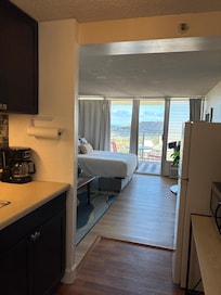 My first impression ~ bright, clean and spacious.