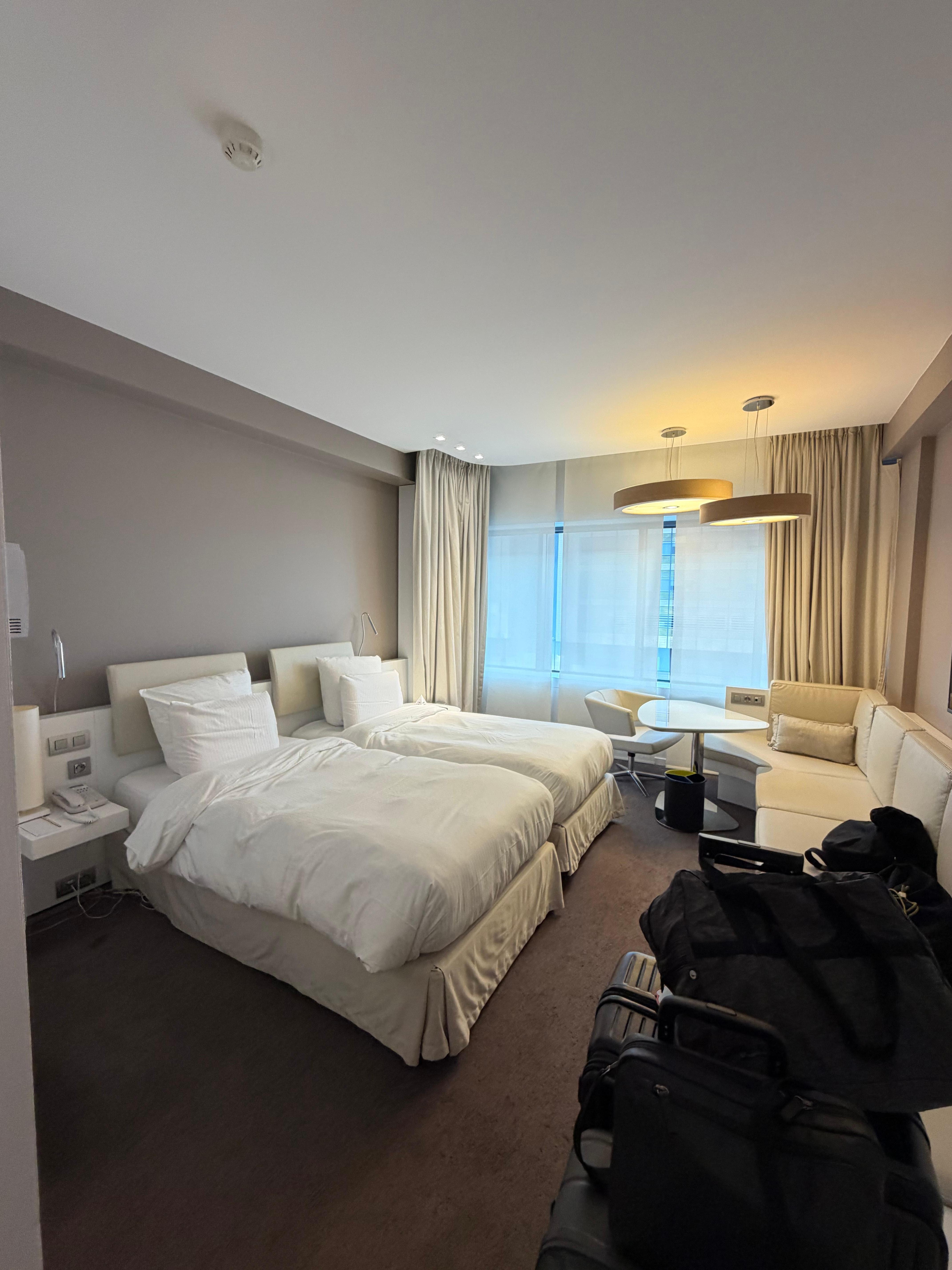 ベッドも広めでした。