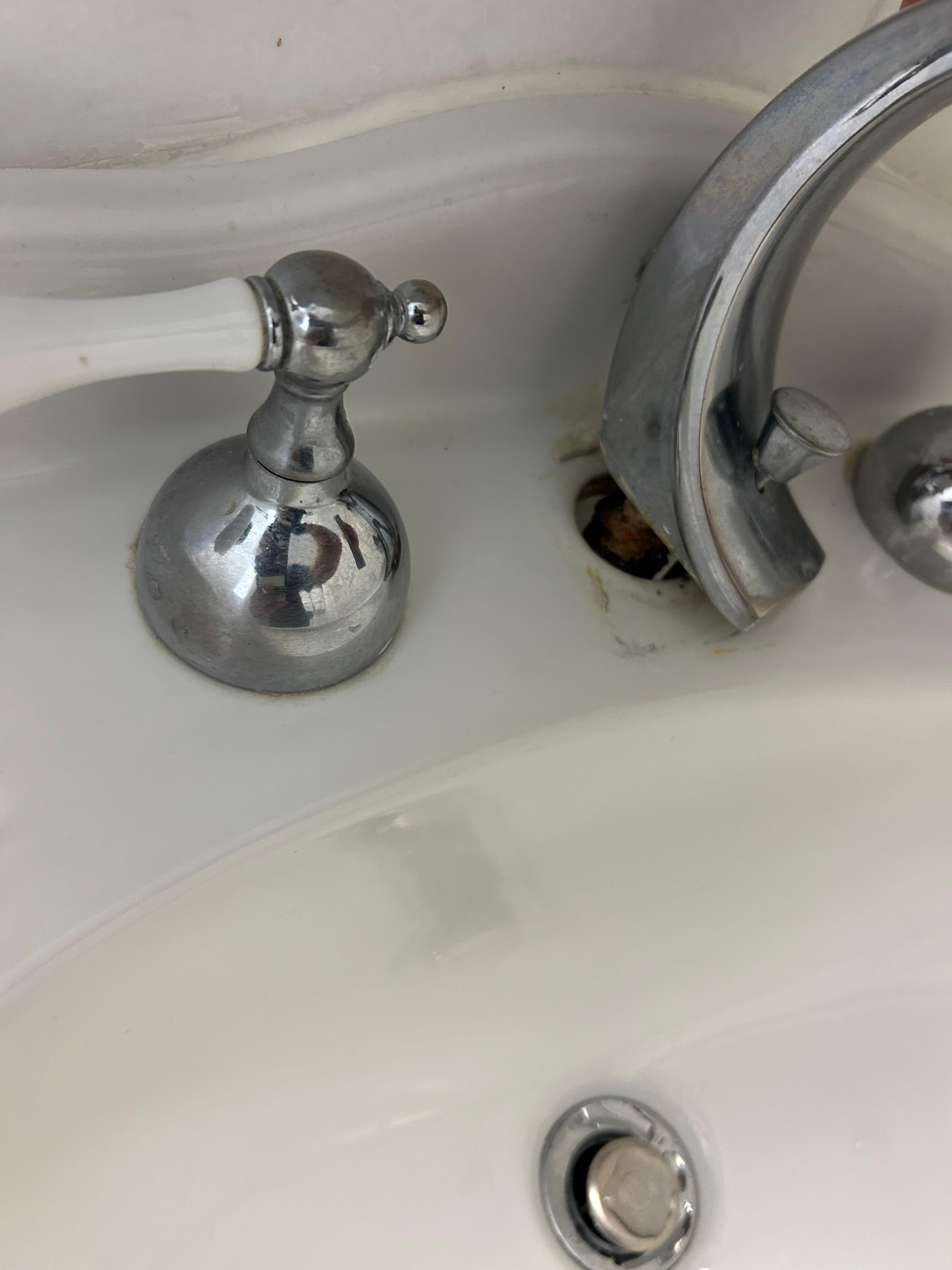 Sink Fitch fixture not attached