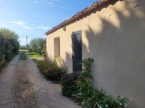 L'entrée de l'hébergement