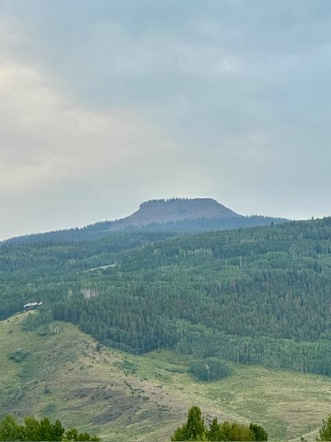 The house faced the beautiful "crested butte", which we could enjoy from the front porch and the second floor balcony.