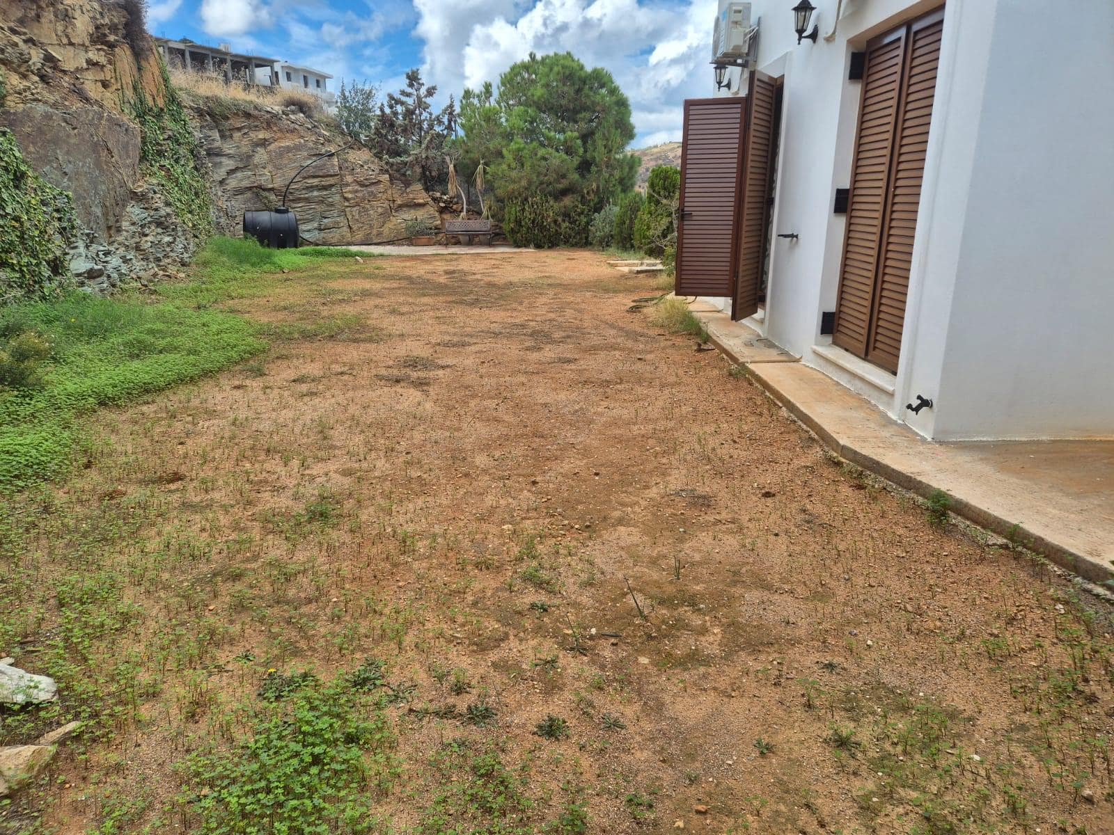 Side of villa - landscaped grounds 