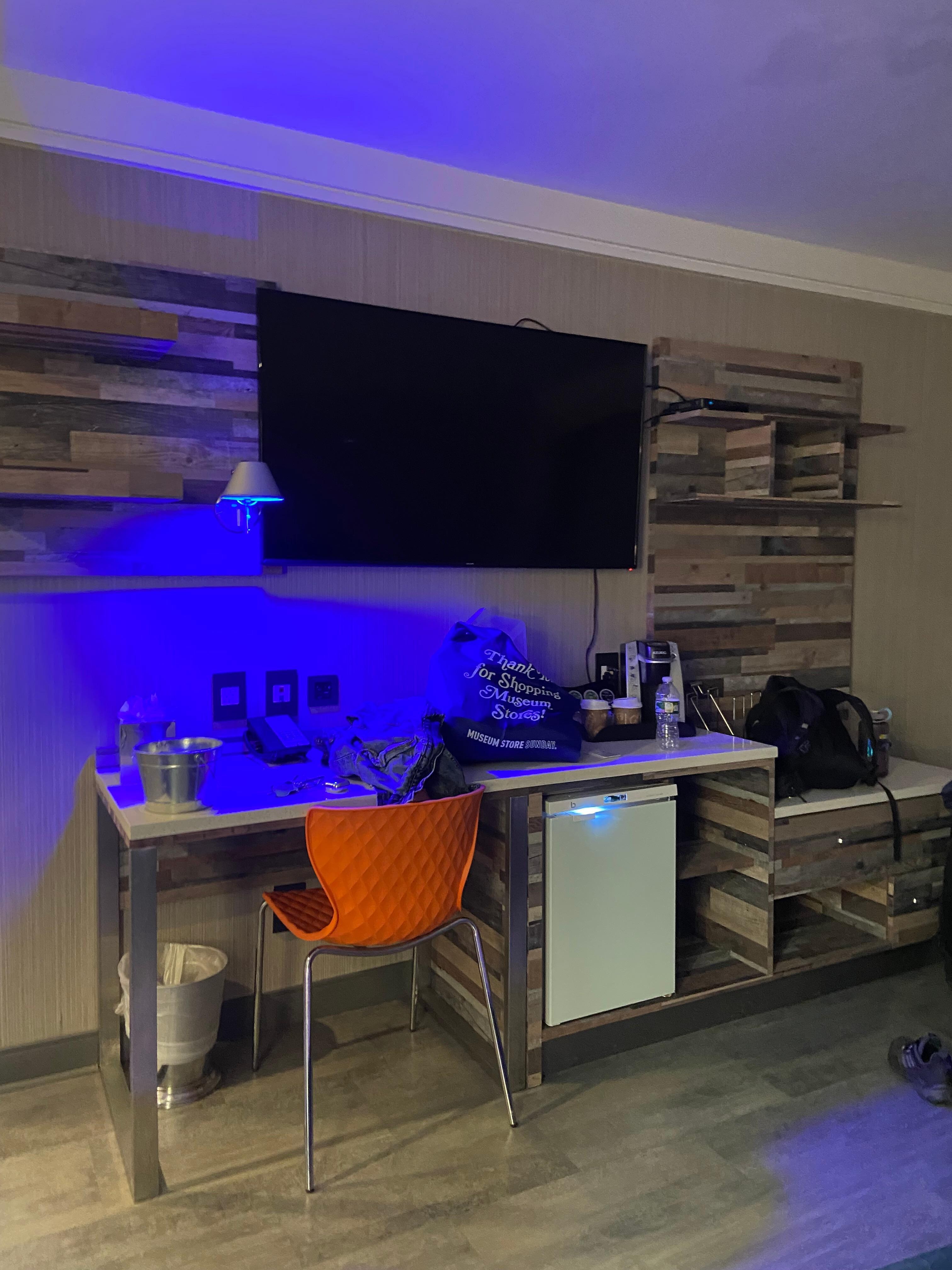 Desk, tv
