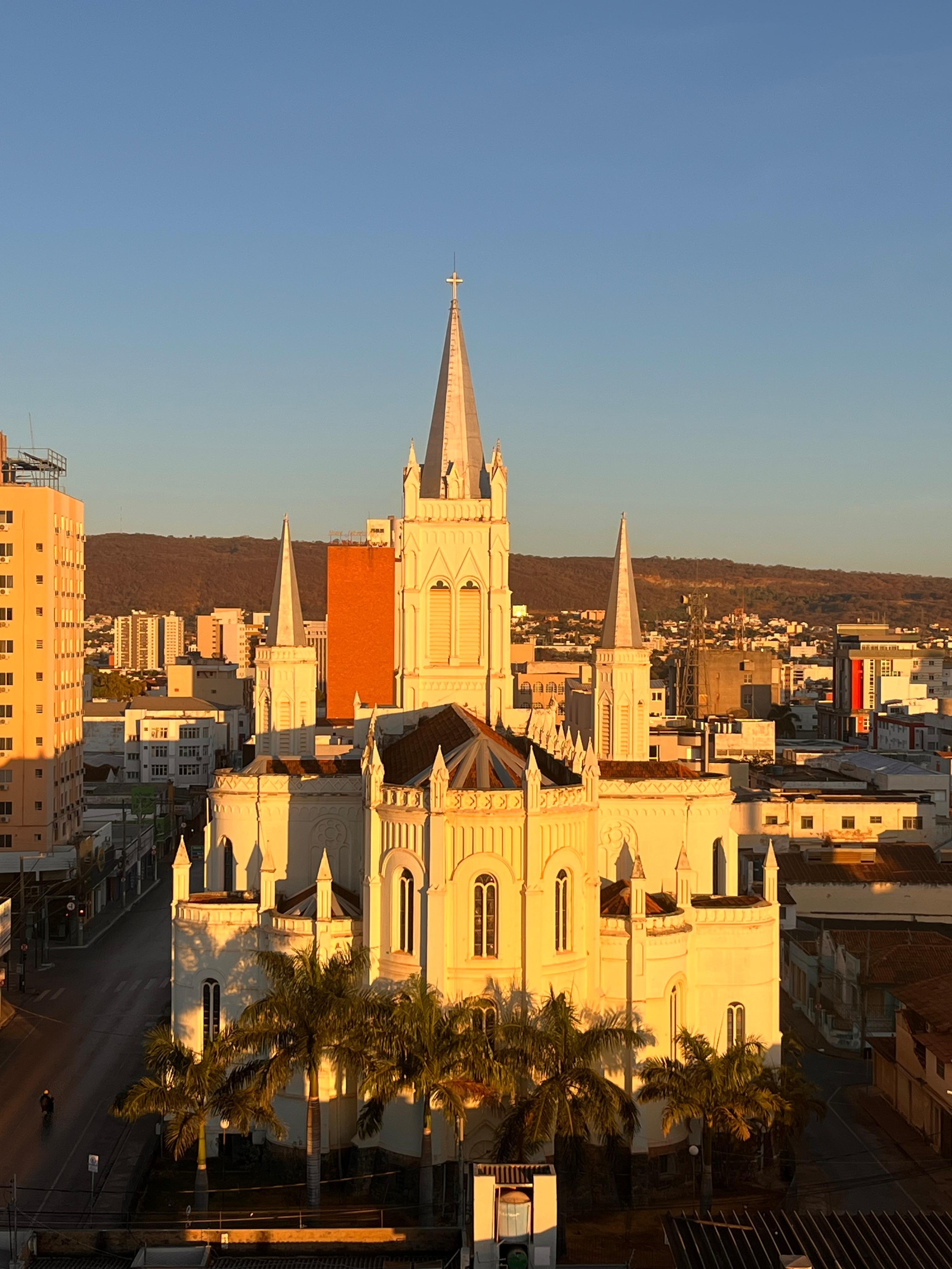 Vista da igreja ao amanhecer