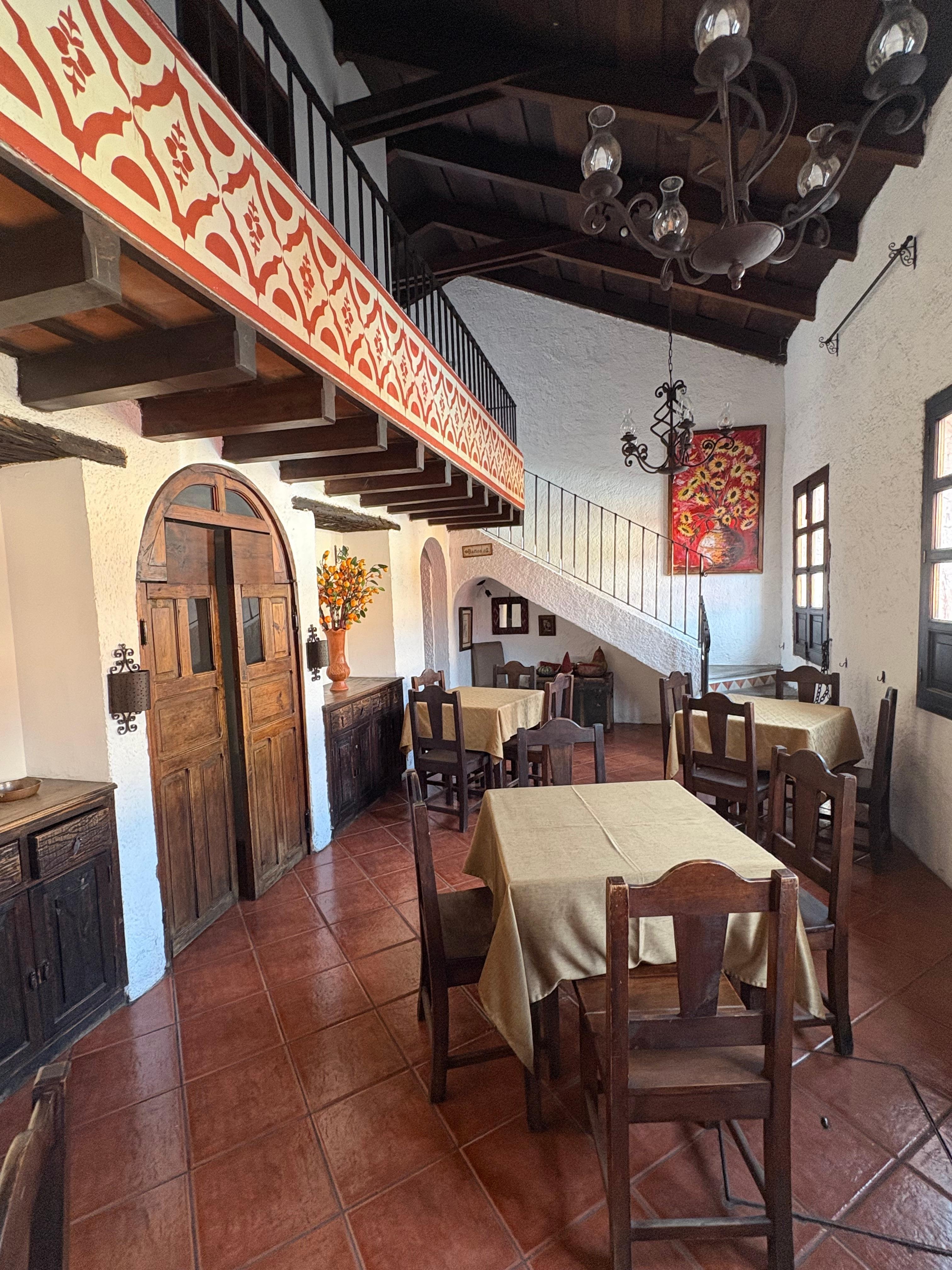 Breakfast dinning room