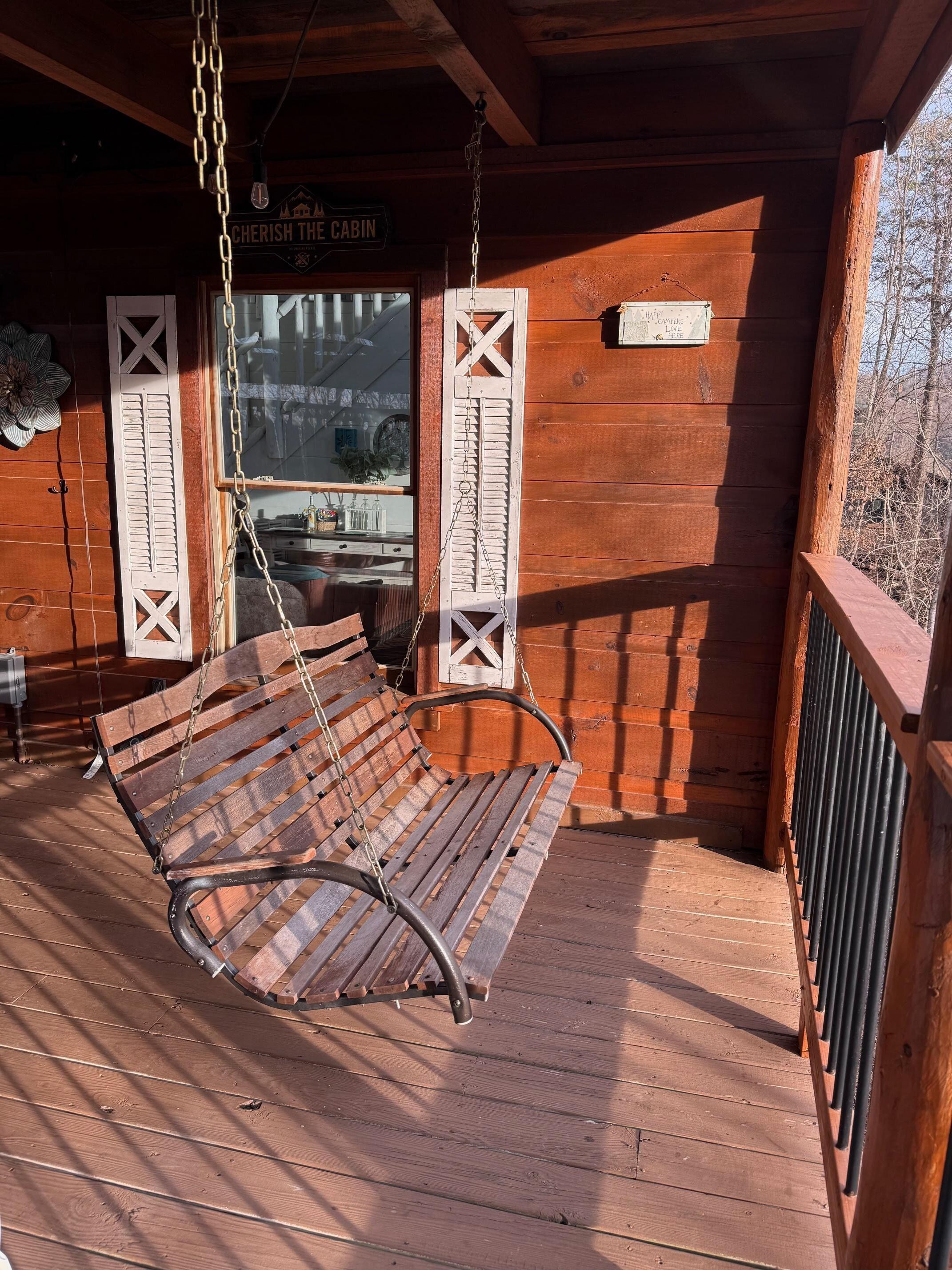 Lovely swing to admire the view!