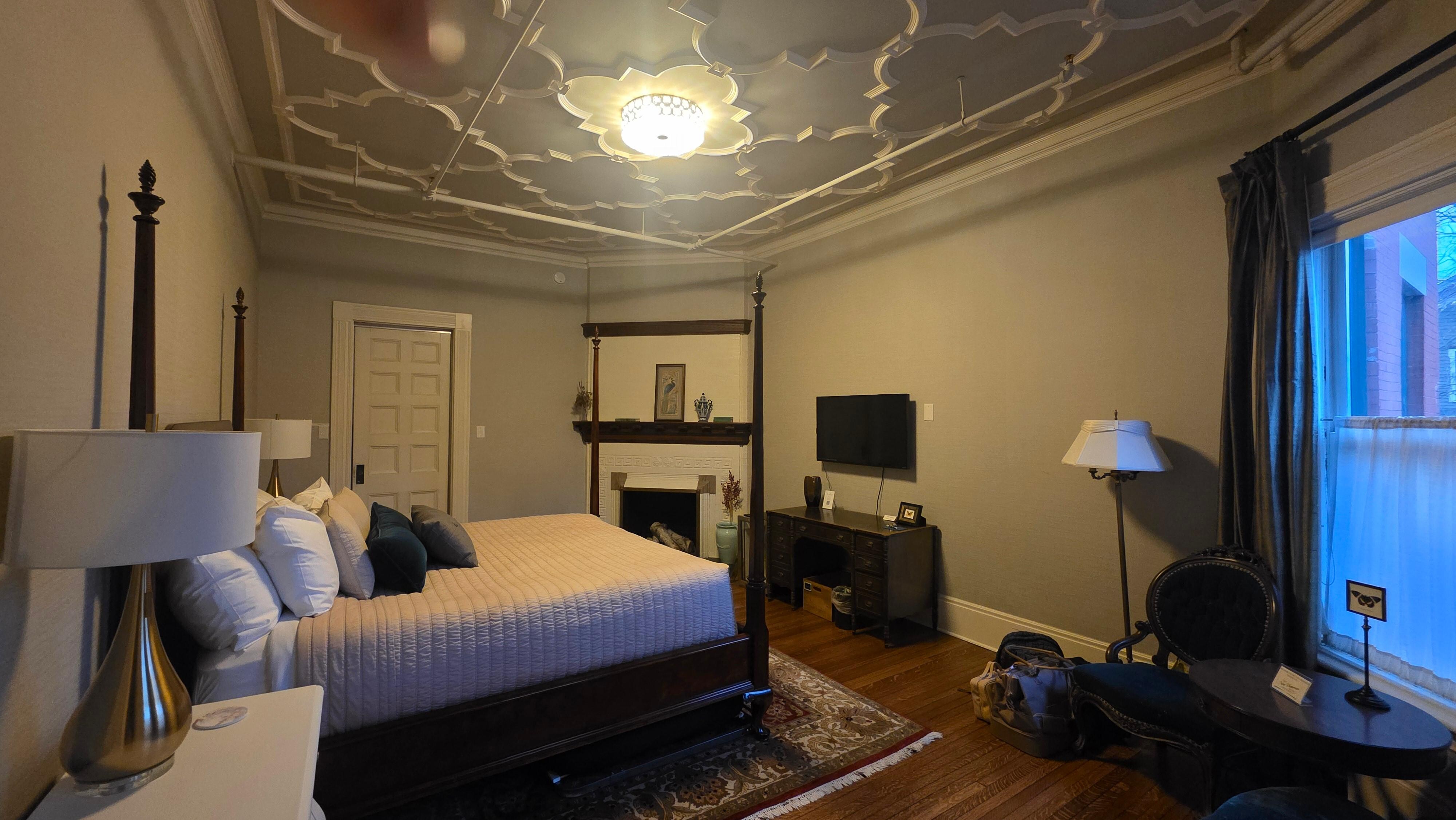 The Farrington Suite's Bedroom. https://www.expedia.com/shop/travel-straightforward/romance-near-grand-casino-arena