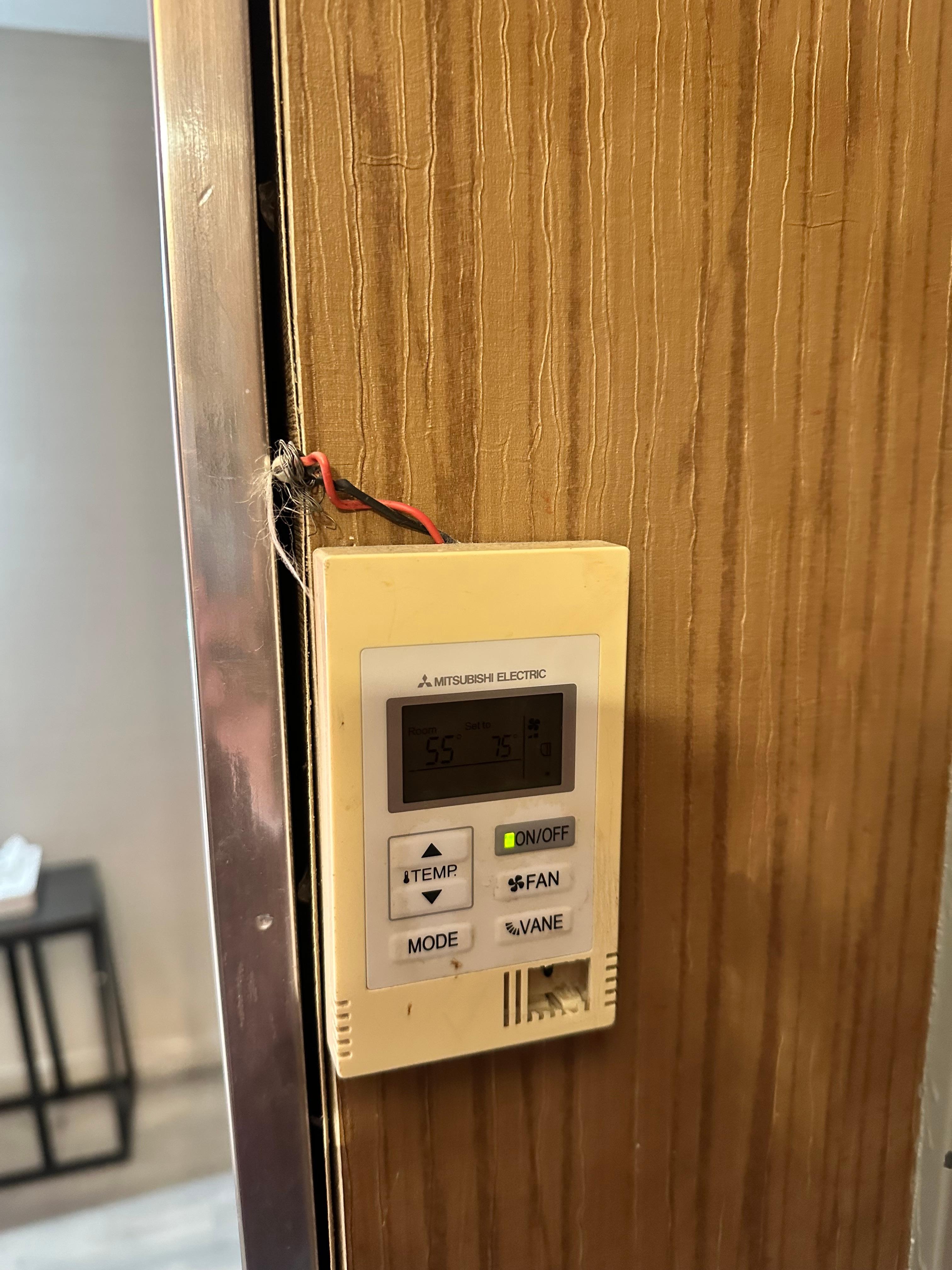 El termostato tenia los cables expuestos