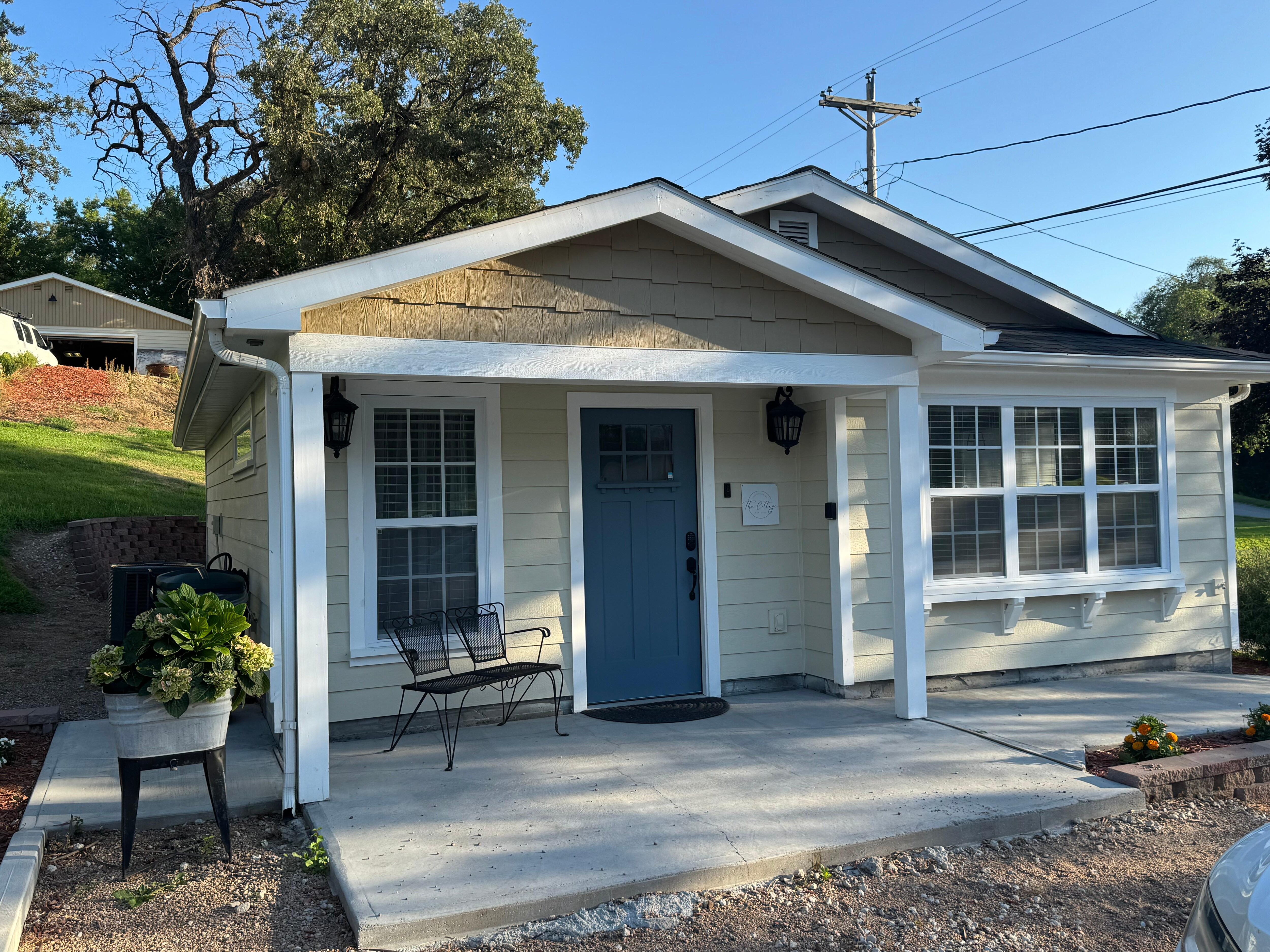 Front of cottage 