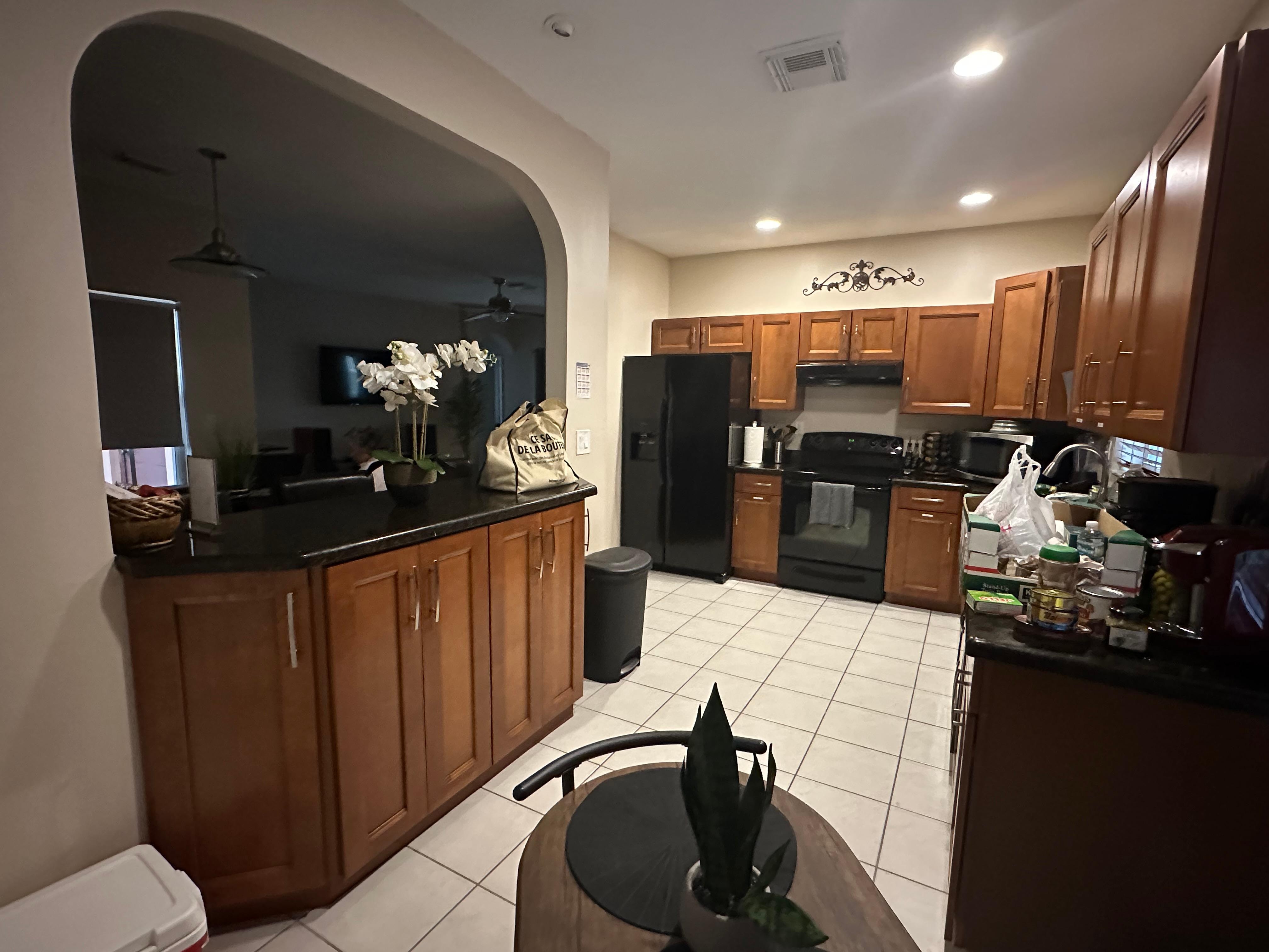 Beautiful kitchen which is well stocked. 