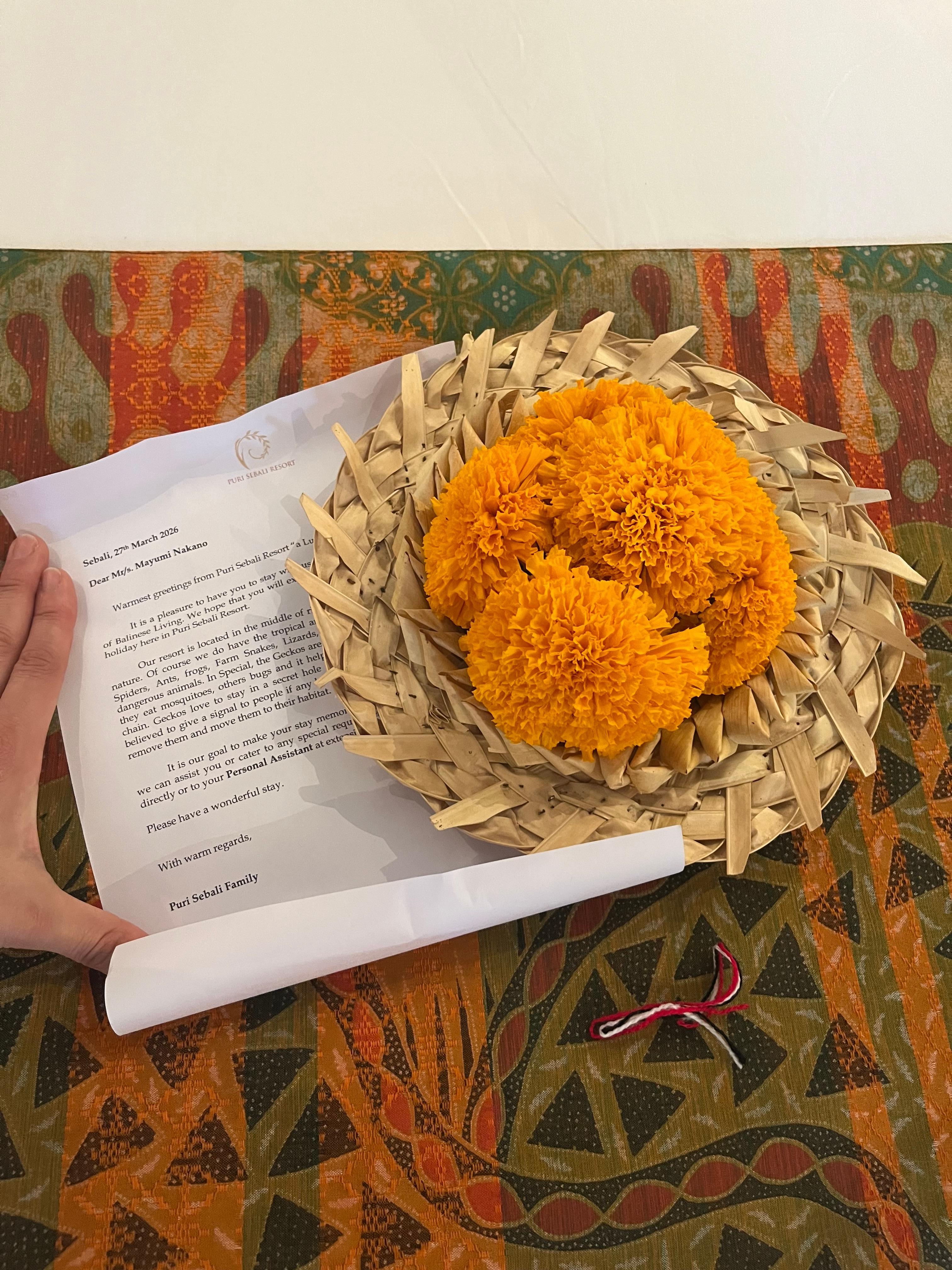 毎日手紙がベッドにおいてあるんです。ショートストーリーがおもしろい。