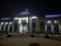 ホテルを5時半にでて、早朝633発のサマルカンド行き特急にのる。