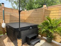 Very nice clean hot tub.