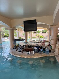 Pool bar
