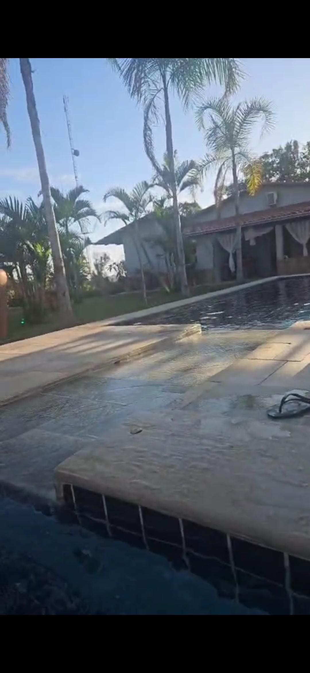 Super indico!! Cafe da manhã delicioso . Água da piscina morninha