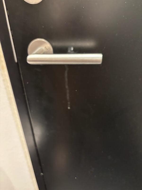 Døren til badeværelset 