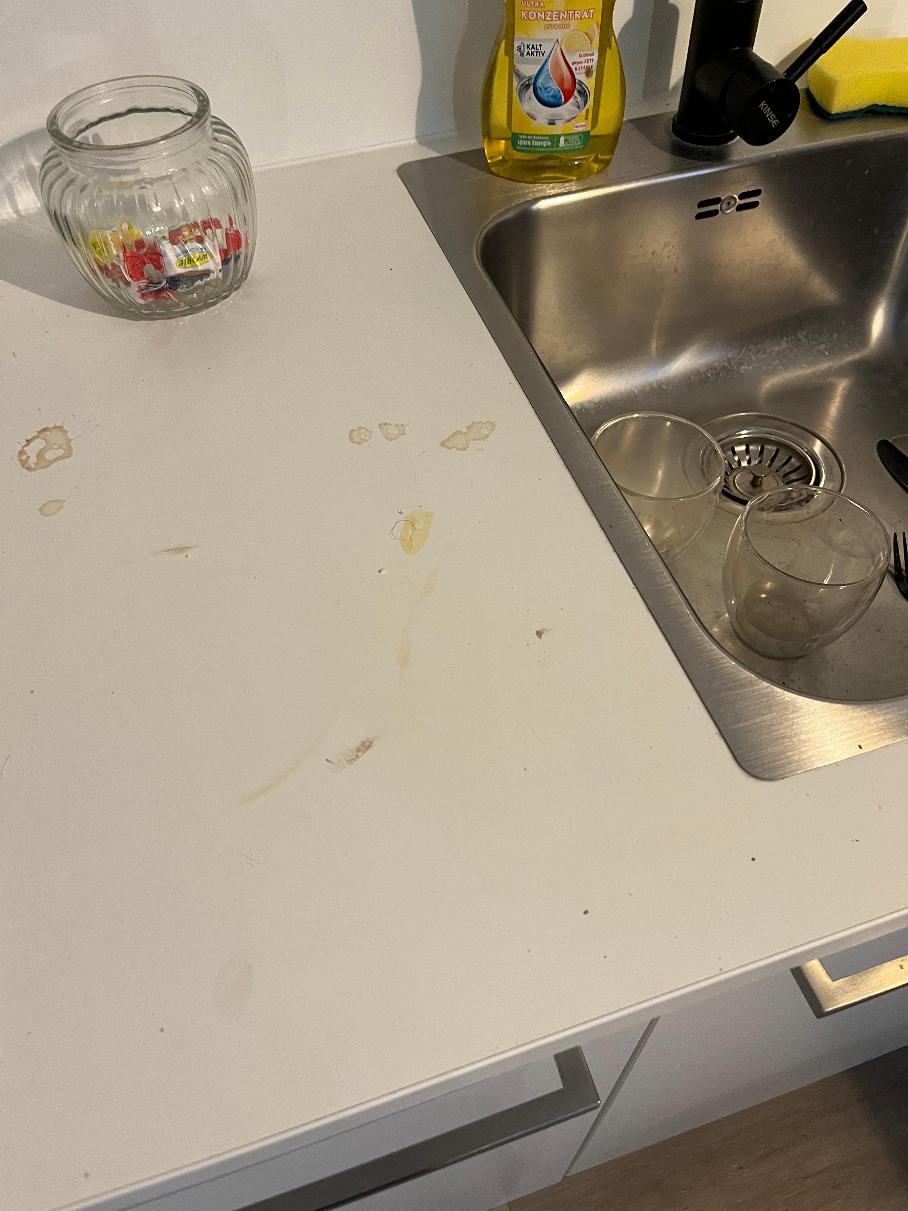 Dirty kitchen 