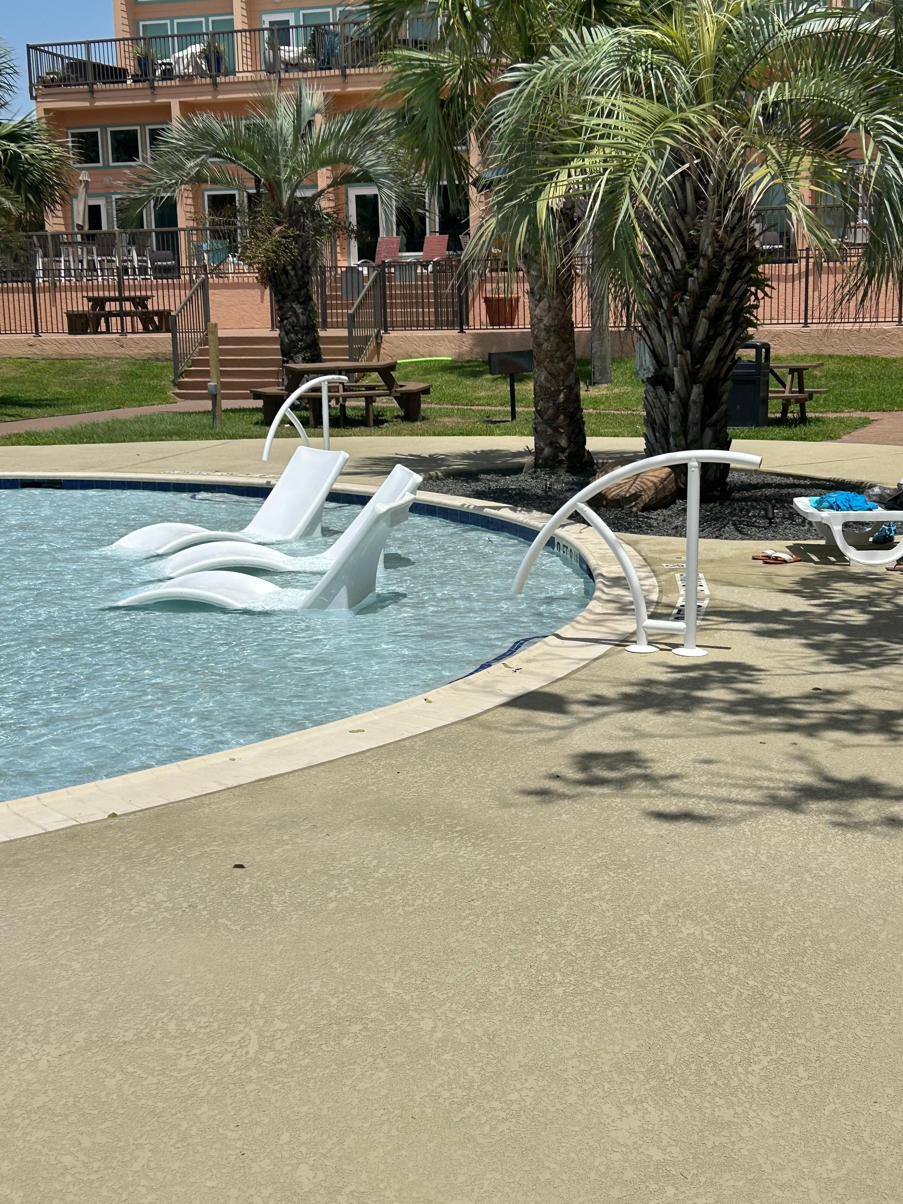 Tanning ledge chairs. Awesome.