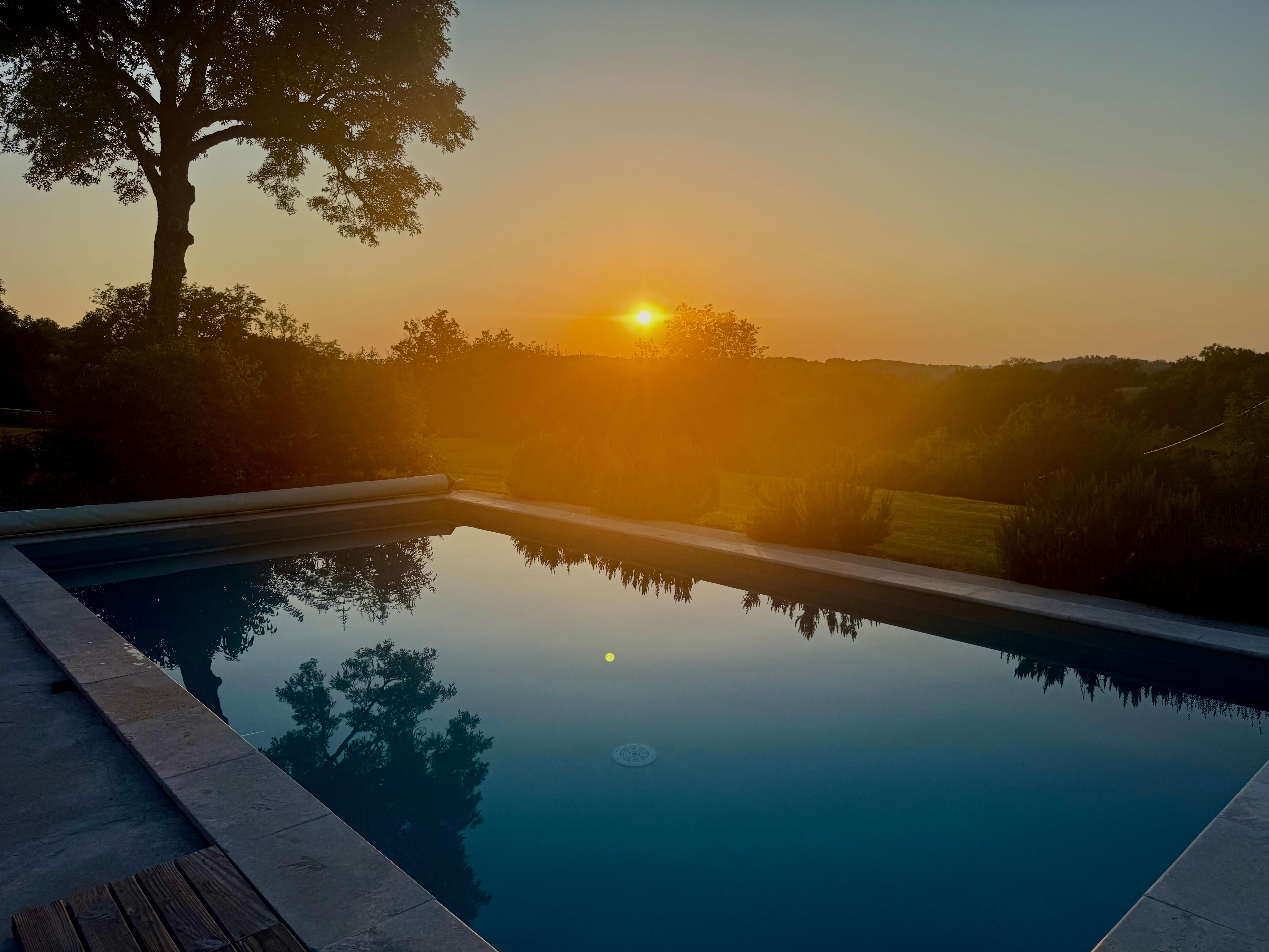 Pool bei Sonnenuntergang