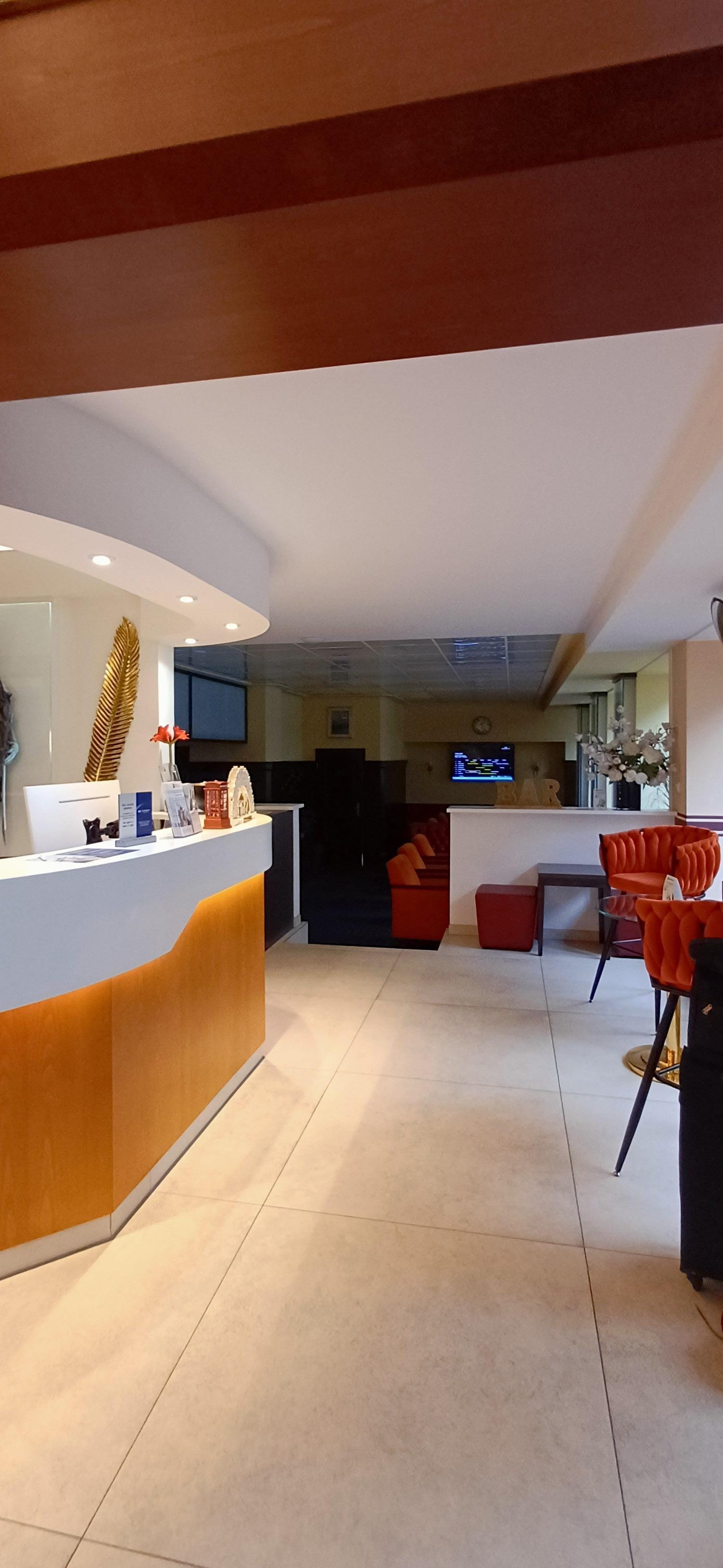 Rezeption, Richtung Bar