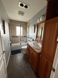 Guest bath… very clean.