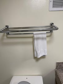 Towel Rack loose